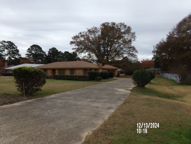 Foto del edificio - Brick home on Carver St.