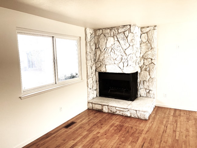 Building Photo - 100 Opalite Ct