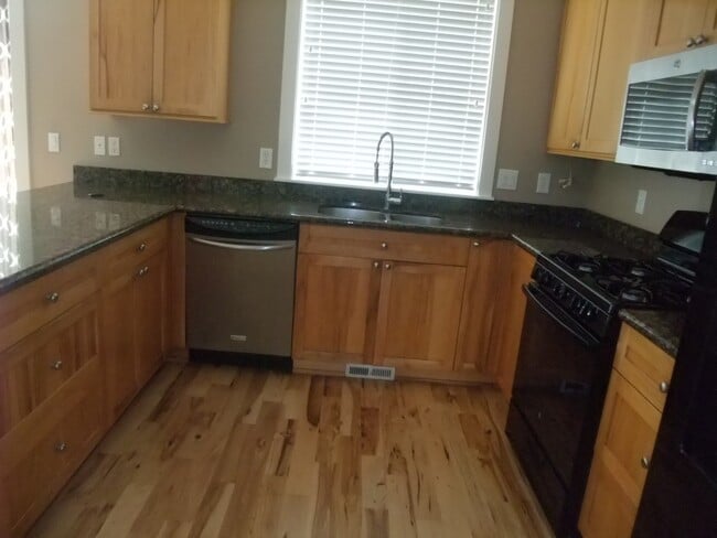 Foto del edificio - Spacious 5 bedroom 3 bath home near a park in SE Albany