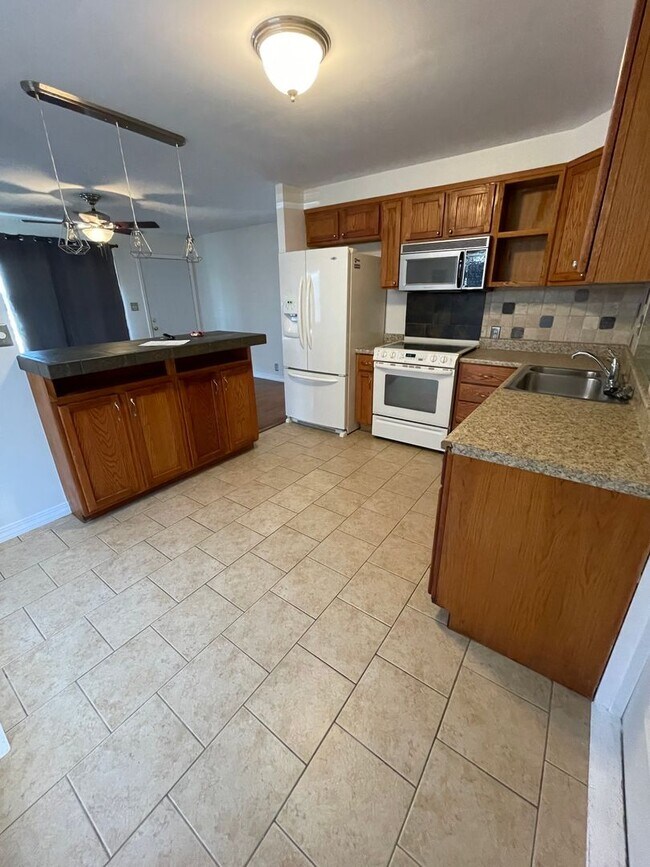 Foto del edificio - 2 Bedroom, 1 bathroom with Detached Garage!