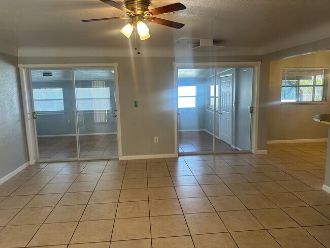 Sala de estar - 795 2nd St