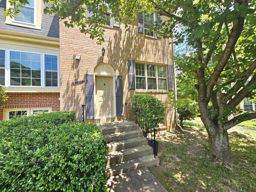 Primary Photo - 4719 Gainsborough Dr