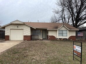 Building Photo - 2304 N Wheeler Ave