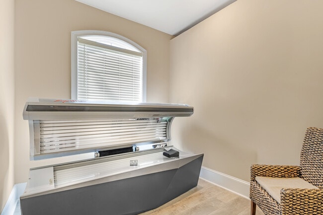 Cama de bronceado moderna - Bridgewater Grand