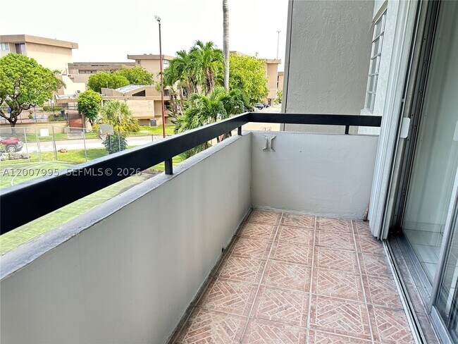 Foto del edificio - 802 NW 87th Ave