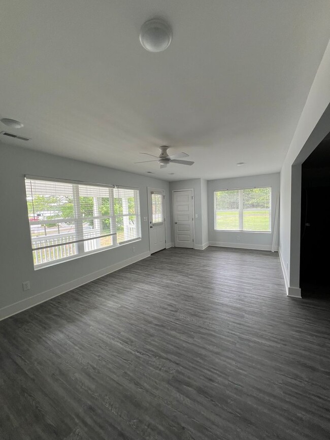 Foto del edificio - 543 7th Ave NW