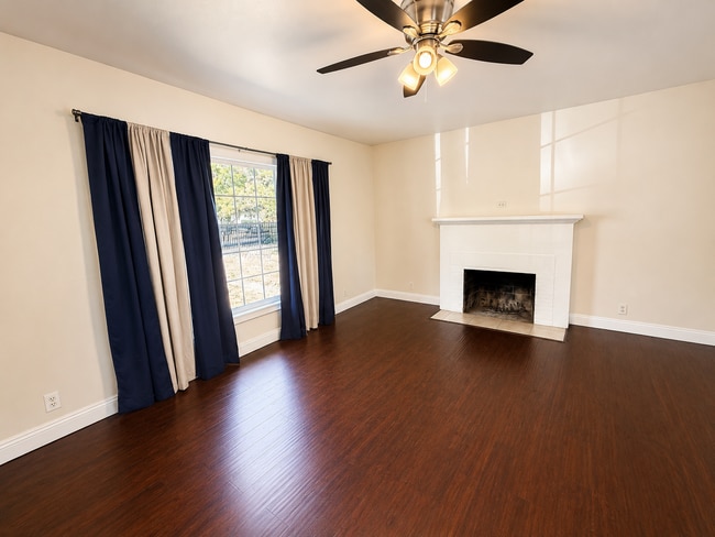 Building Photo - 546 El Camino Ave