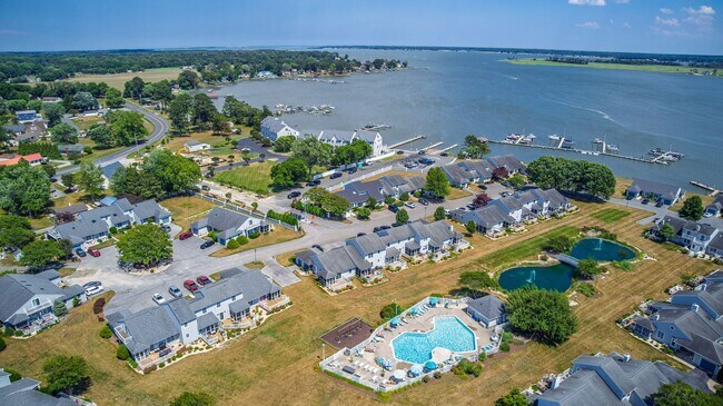 Foto del edificio - For Rent – Beautifully Updated Townhome in Gull Point a Waterfront Community