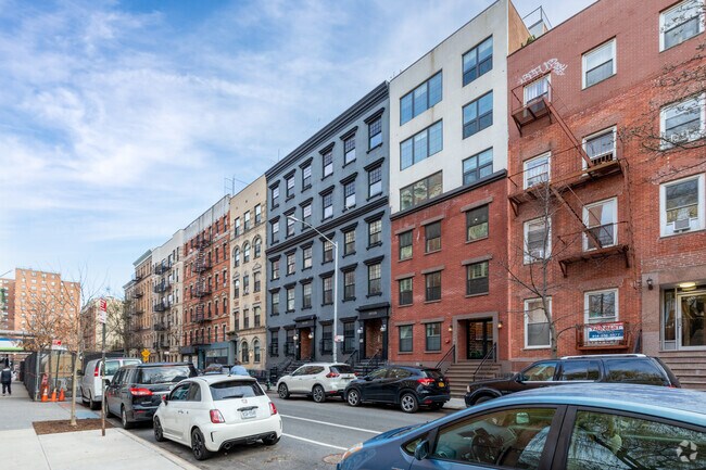 Building Photo - 324 E 4th St
