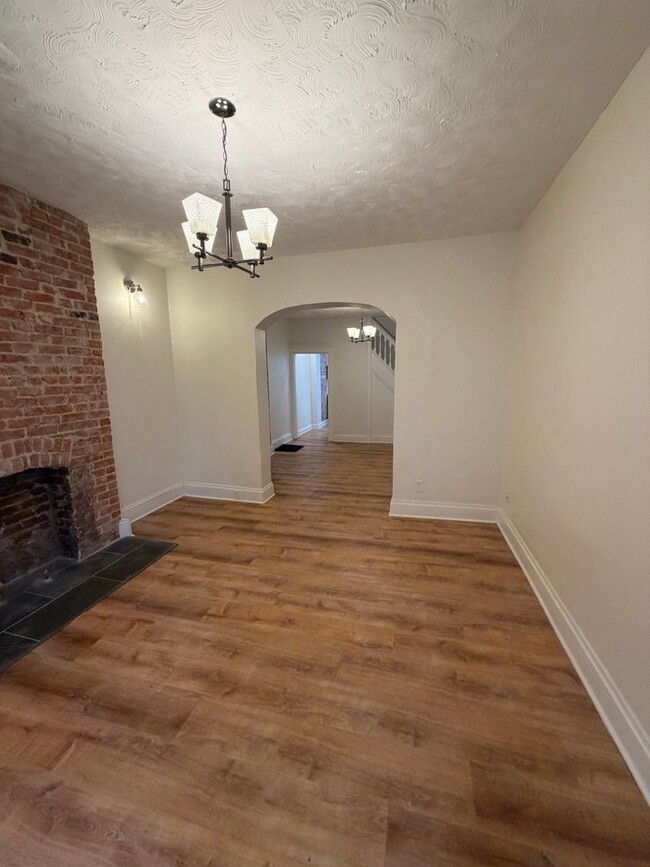 Building Photo - 441 E Whittier St