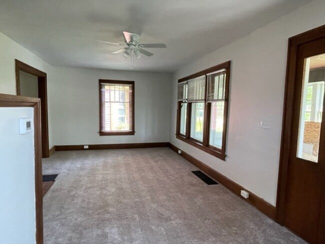 Building Photo - 3 Bedroom Home