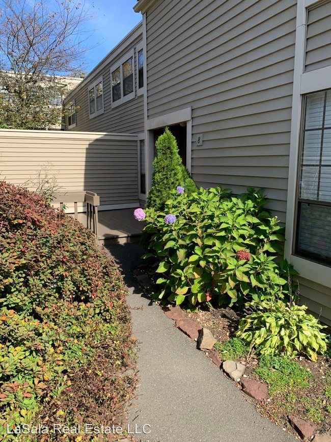 Foto del edificio - 3 br, 2.5 bath House - 8 Clemens Ct