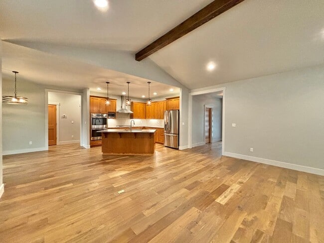 Building Photo - Gorgeous Prineville Home
