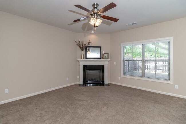 Foto del edificio - Beautiful 3 bedroom Townhome