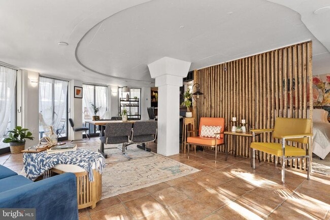 Building Photo - 6 Dale Ave