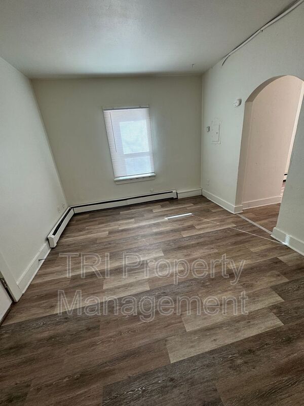 Building Photo - 1615 8th Ave