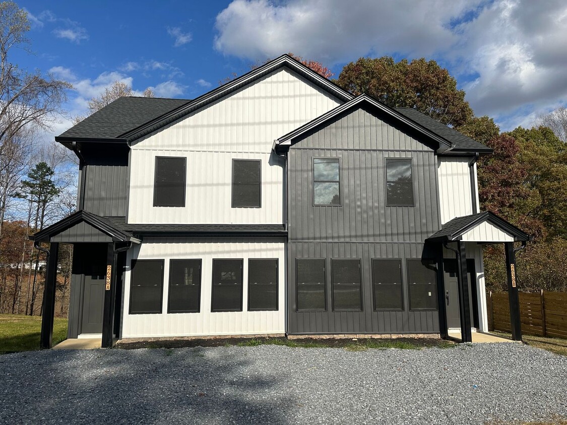 Foto principal - Brand new construction townhouse! First mo...