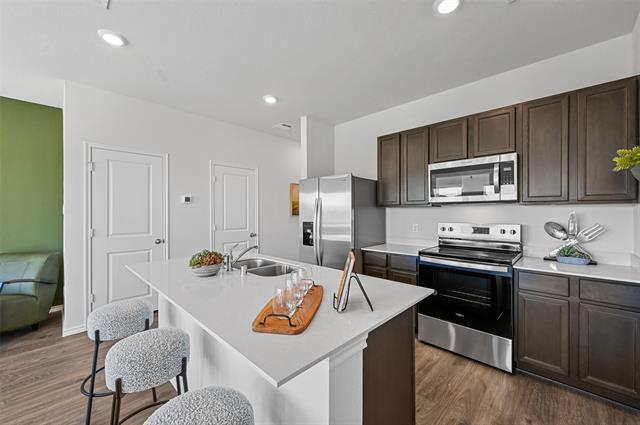 Building Photo - 6922 Vining Dr