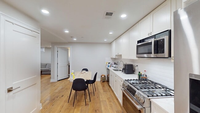 Building Photo - 14 Mount Hood Rd