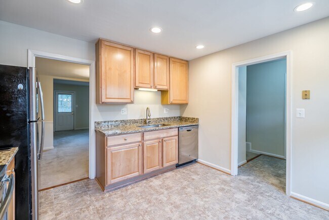Building Photo - Location is Everything With This 3 Bedroom...