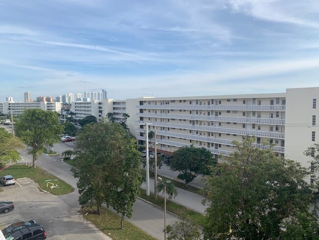Foto del edificio - 2905 Point East Dr