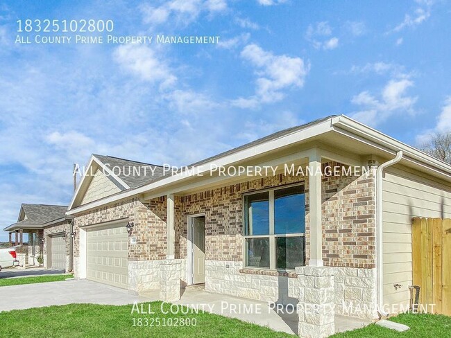 Building Photo - 13055 Clearview Dr