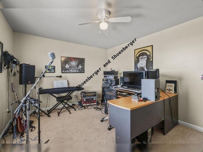 Foto del edificio - 9230 Red Baron Blvd