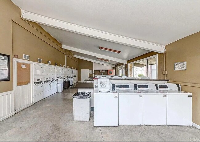 Foto del edificio - 23306 Marigold Ave