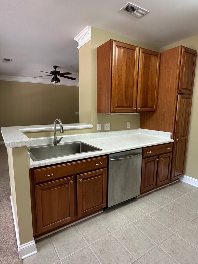 Kitchen - 432 Glencrest Pl