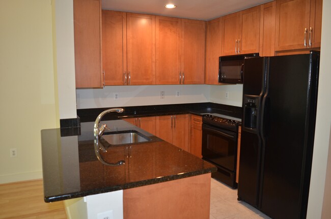 Kitchen - 4101 Albemarle St NW #346