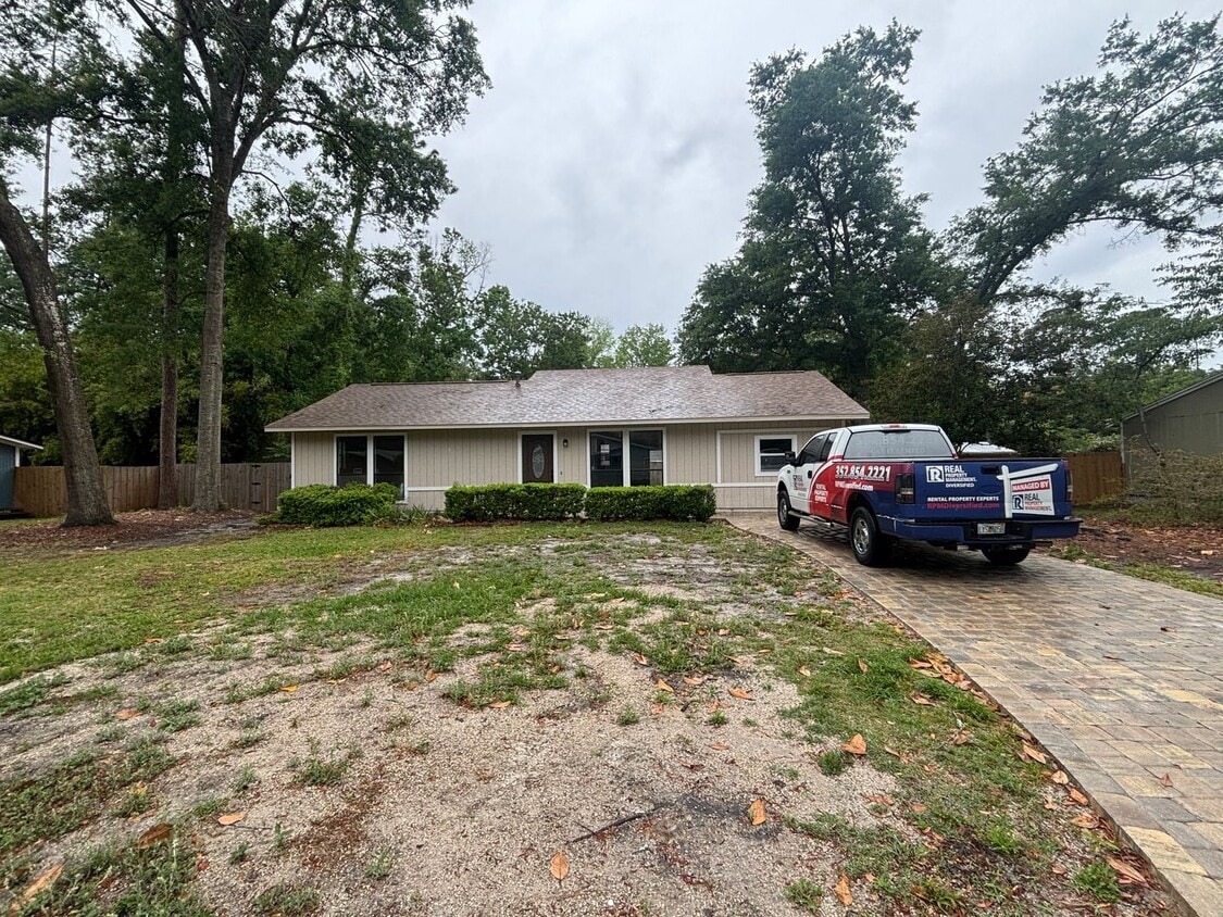 Newly renovated, WOW this will rent quick! - Newly renovated, WOW this will rent quick!