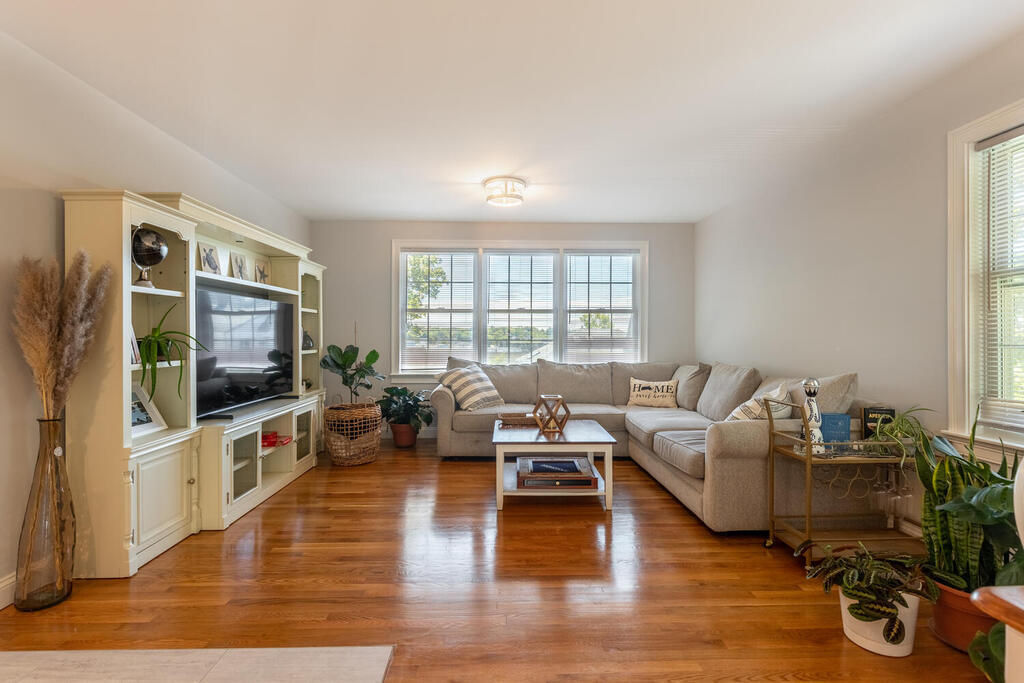 14 Scott St Unit 2, Gloucester, MA 01930 Condo for Rent in Gloucester