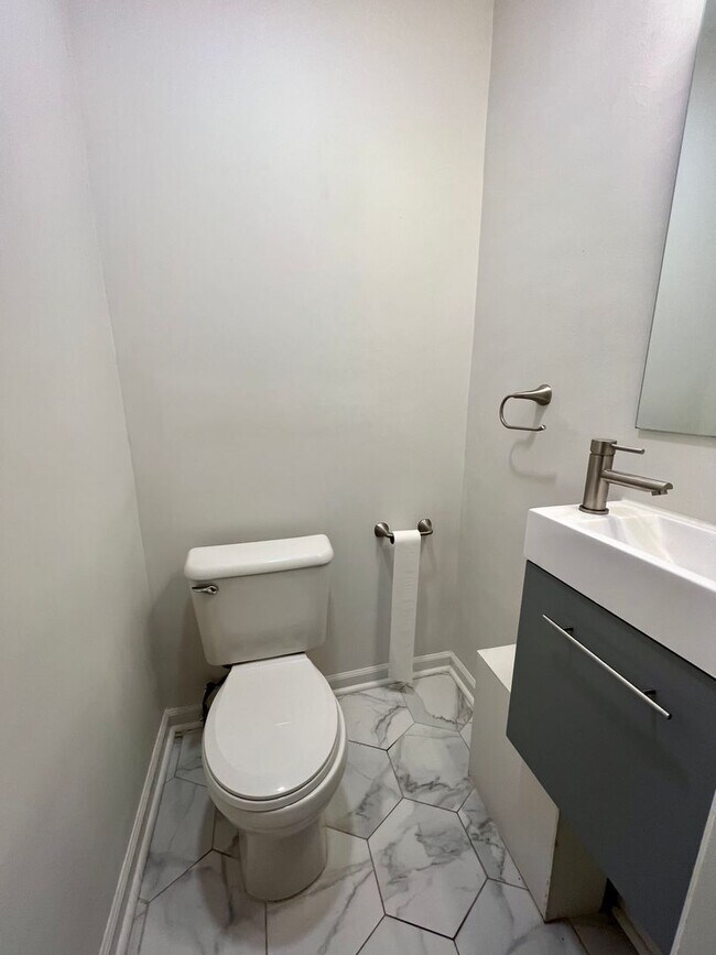 Foto del edificio - Beautiful 3-Bedroom Townhouse with Den Jus...
