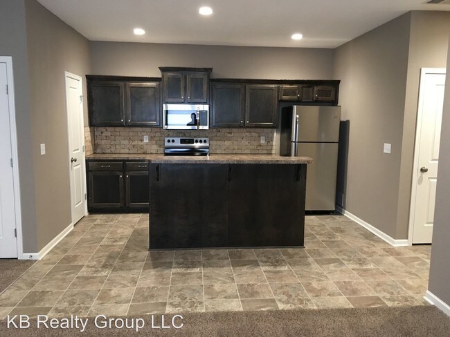 Foto del edificio - 20604-20606 East 12th Terrace Ct S