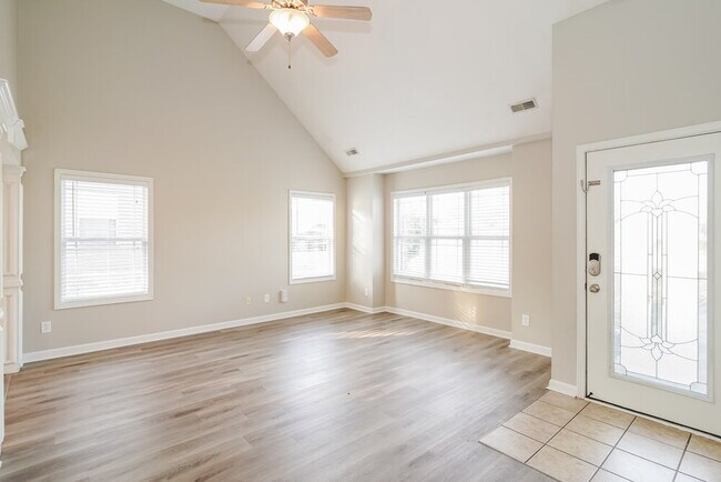 Building Photo - 723 Wildwood Dr