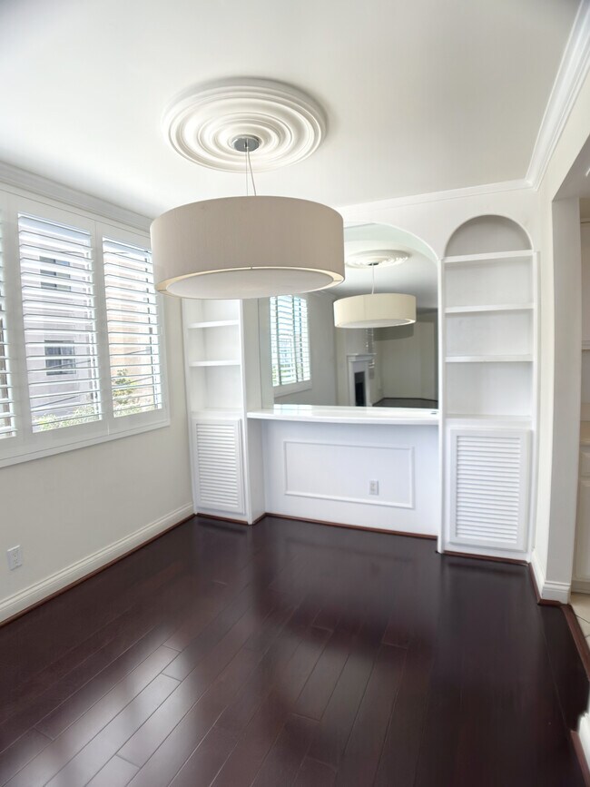 Dining - 1215 N Olive Dr