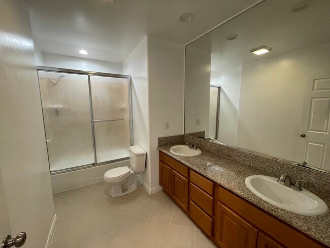 Foto del edificio - 15235 Chatsworth St