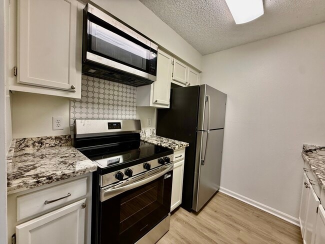 Building Photo - 1532 Sharlo Ave