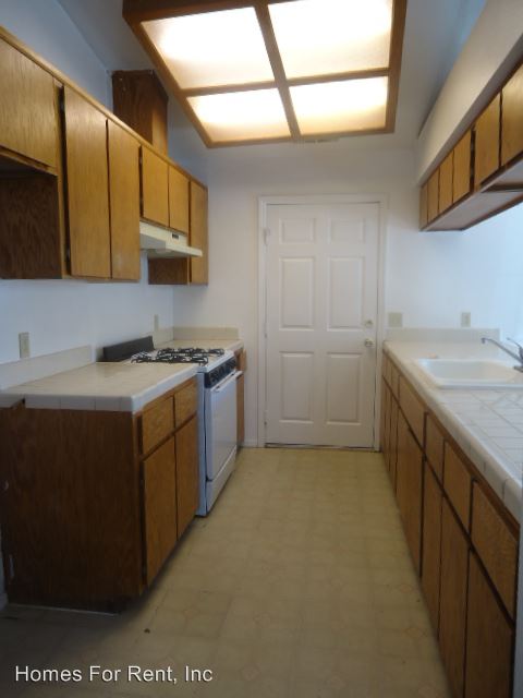 Foto del edificio - 1976 W Roby Ave