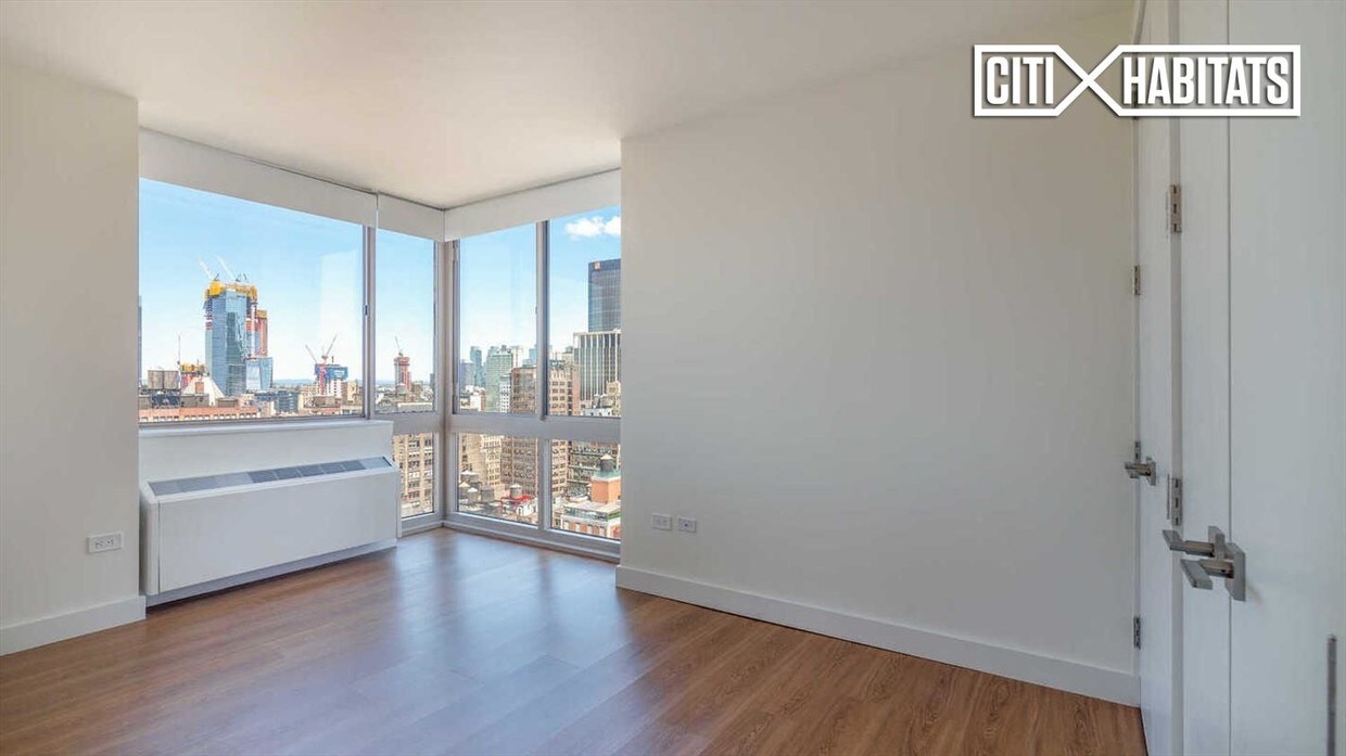 Foto principal - 542 W 36th St