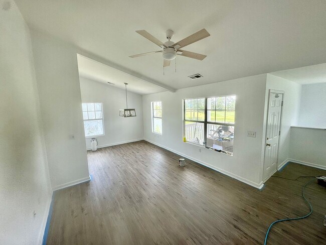 Building Photo - Spectacular Renovation and Incredible Views!