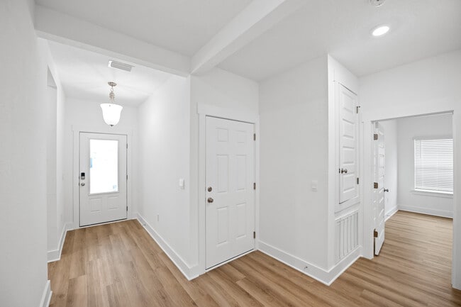 Building Photo - 21073 Teluga Ave