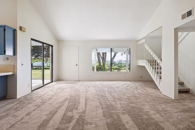 Building Photo - Beautiful Ocean & Golfcourse View!