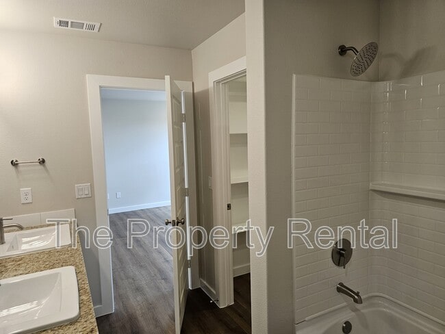 Building Photo - 6109 Buckthorn Dr