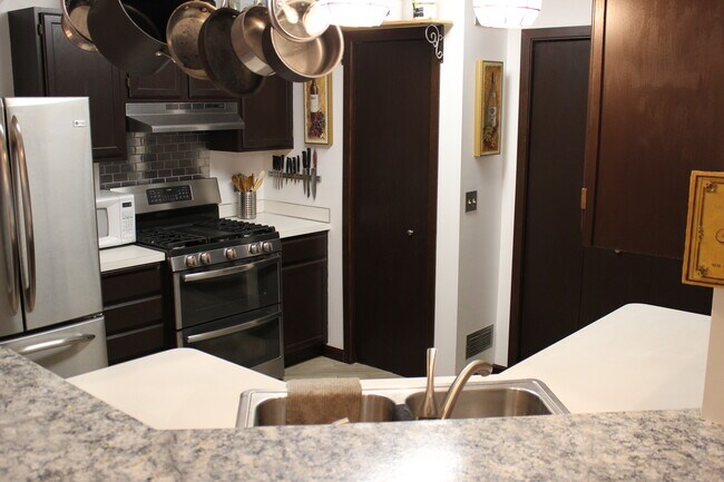 View of kitchen - 13210 Meadowood Trl NW
