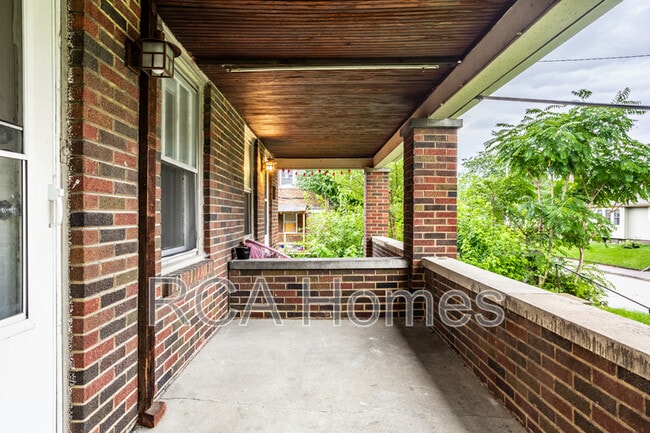 Building Photo - 1046 E Bradbury Ave
