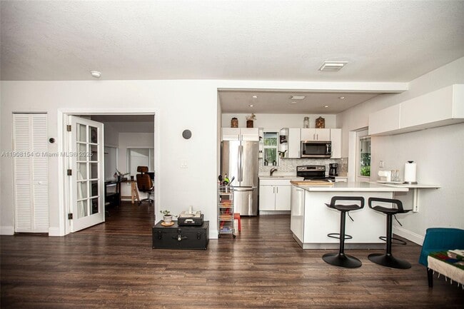 Building Photo - 1050 NW 46th St