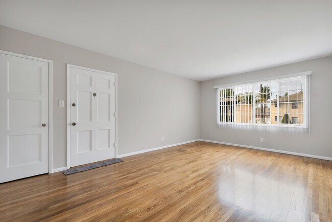 Living Room - 4080 /4086 Abourne Rd / 4121 Santo Tomas