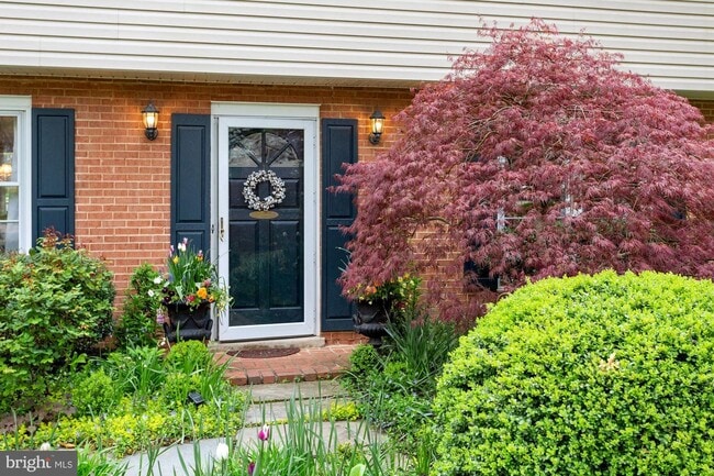 Building Photo - 6107 Holly Tree Dr