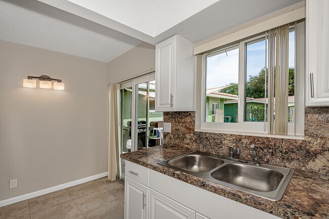 Foto del edificio - 2170 NE 44th St